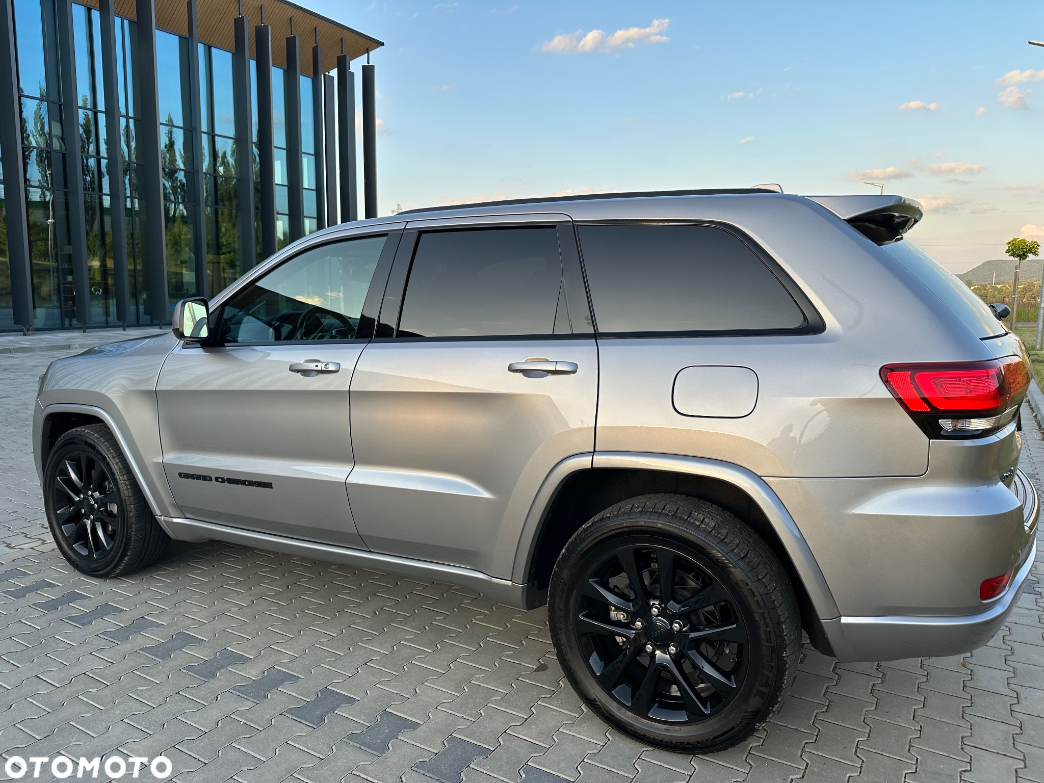 Jeep Grand Cherokee - 14