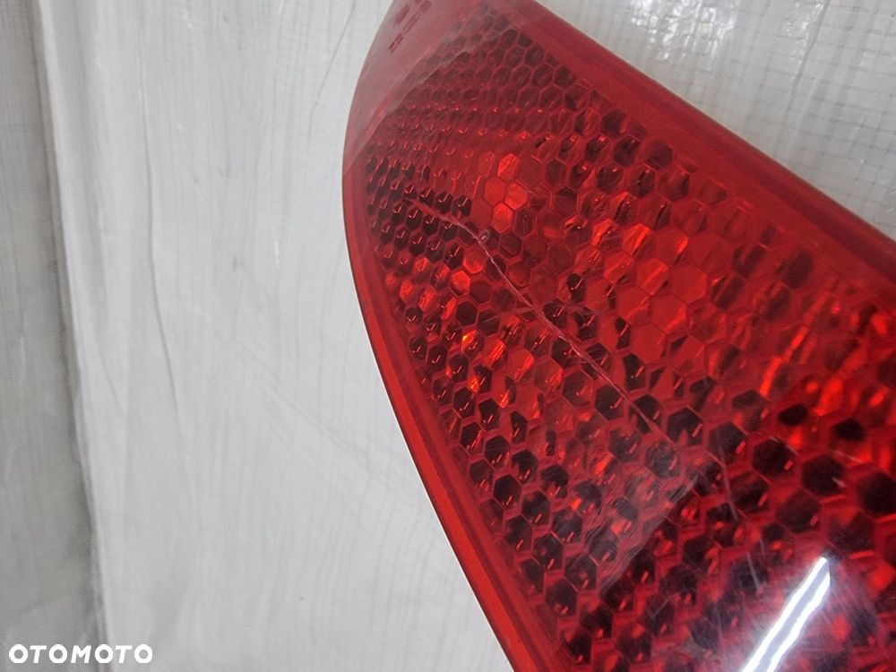 FORD FOCUS MK3 LIFT LAMPKA PRZECIWMGIELNA W ZDERZAK PRAWY TYŁ  F1EB15K272A - 4