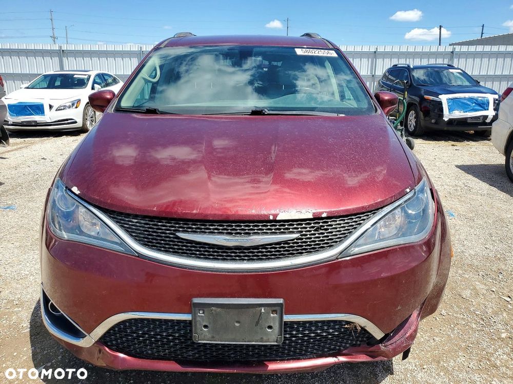 Chrysler Pacifica - 5
