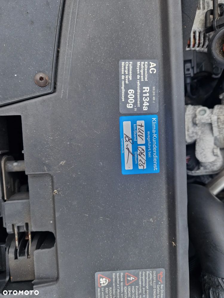 Volkswagen Passat 2.0 TDI DPF DSG Individual Chrom dunkel - 12