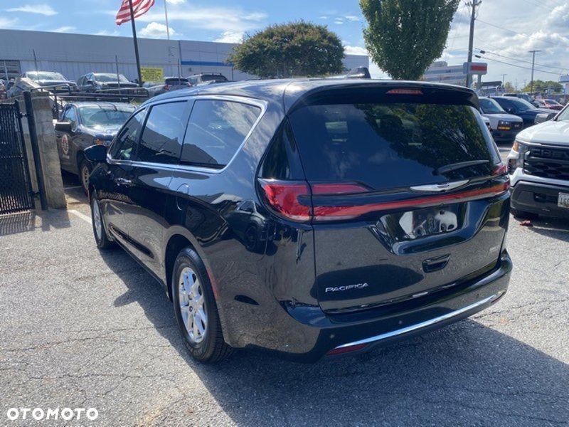 Chrysler Pacifica - 4