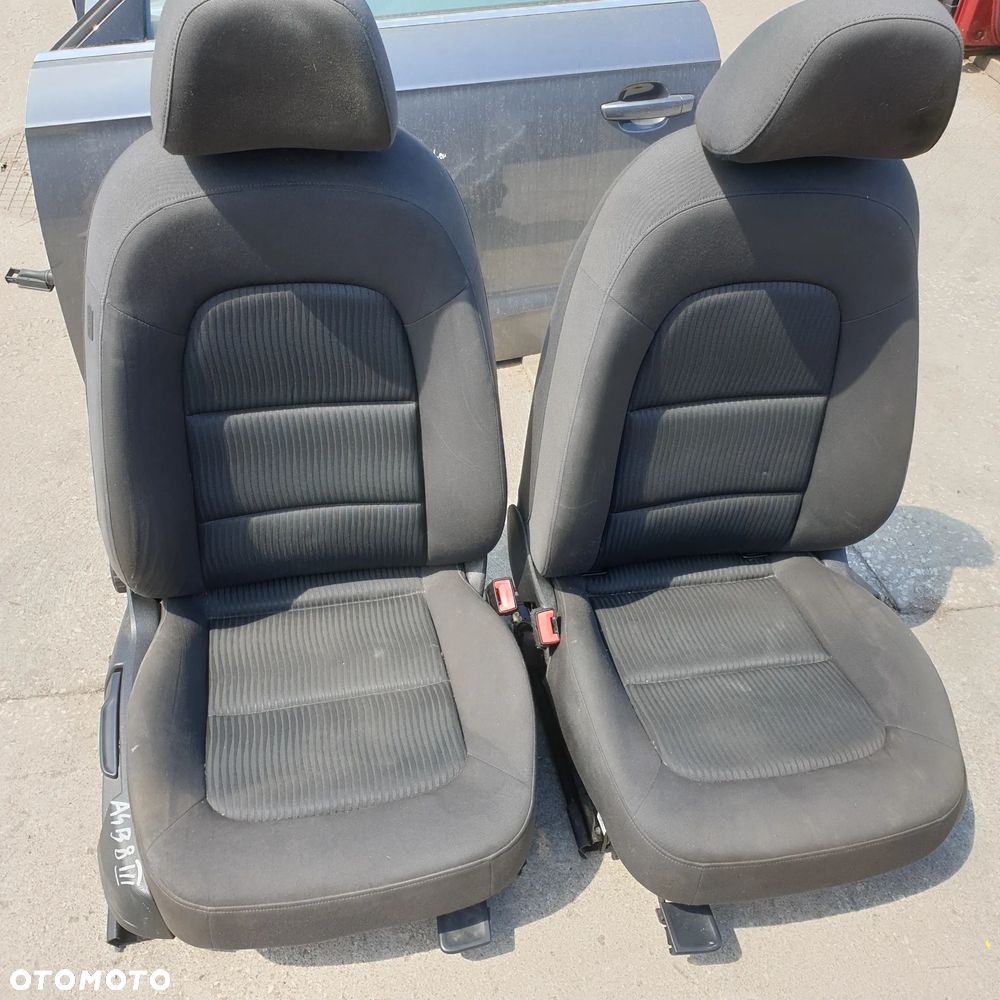 AUDI A4 B8 FOTEL  PRAWY POSZYCIE 08R - 1