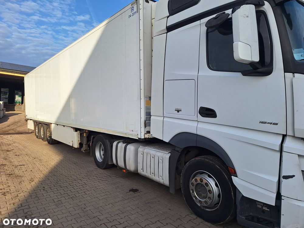 Mercedes-Benz Actros - 3