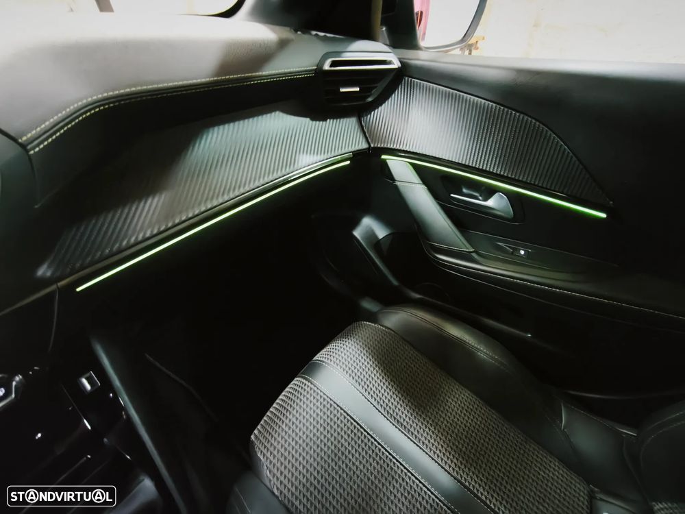 Peugeot 208 PureTech 100 GT - 33