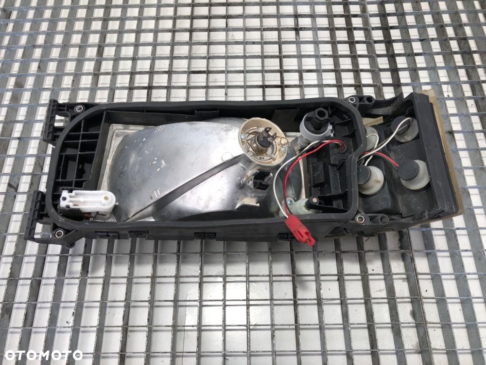 REFLEKTOR PRAWY PRZÓD  SCANIA 4 - series 1995 - 2008 114 C/330 242 kW [329 KM] 6x2/4 1999 - 2004 - 3