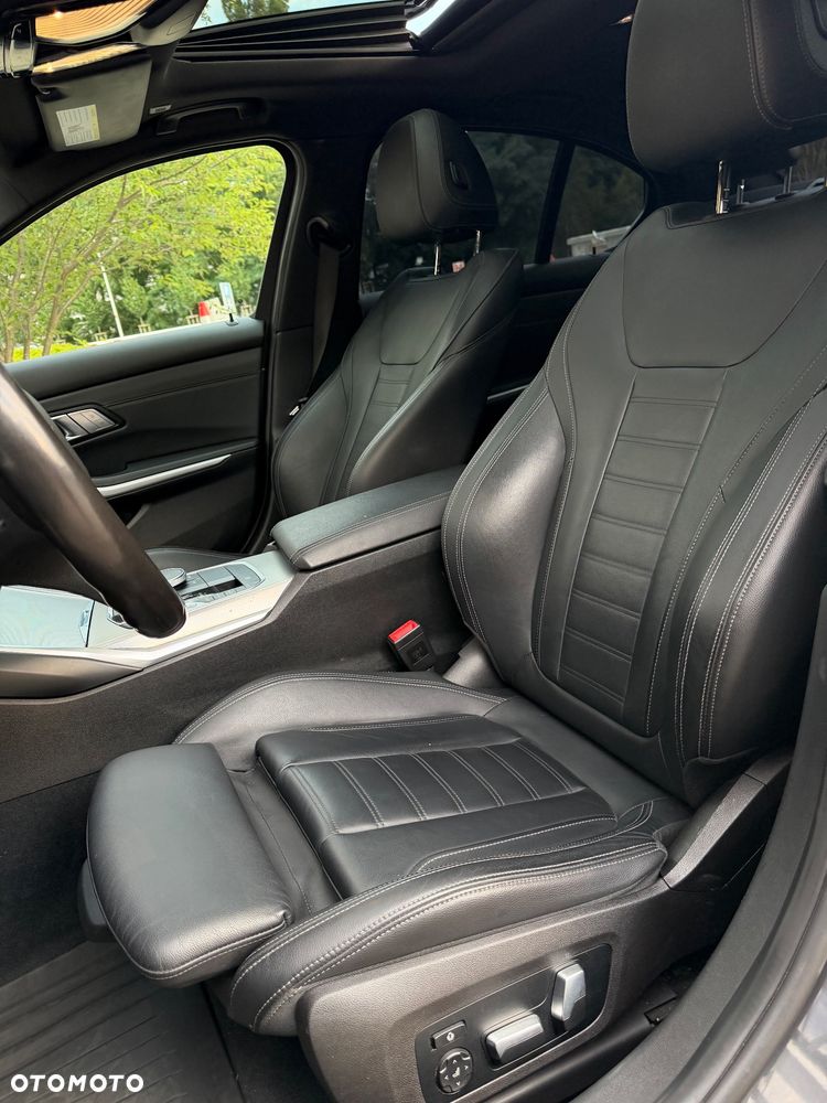 BMW Seria 3 330i xDrive M Sport - 17