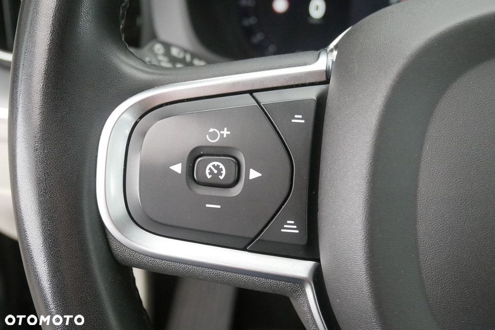 Volvo XC 60 B5 B AWD Core - 24