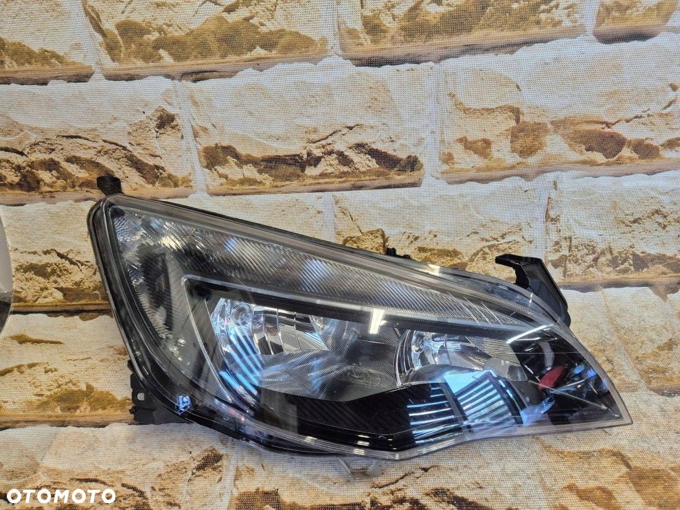 Reflektor Przód Opel Astra J 1EG01001115 zwykła h7 + led - 7
