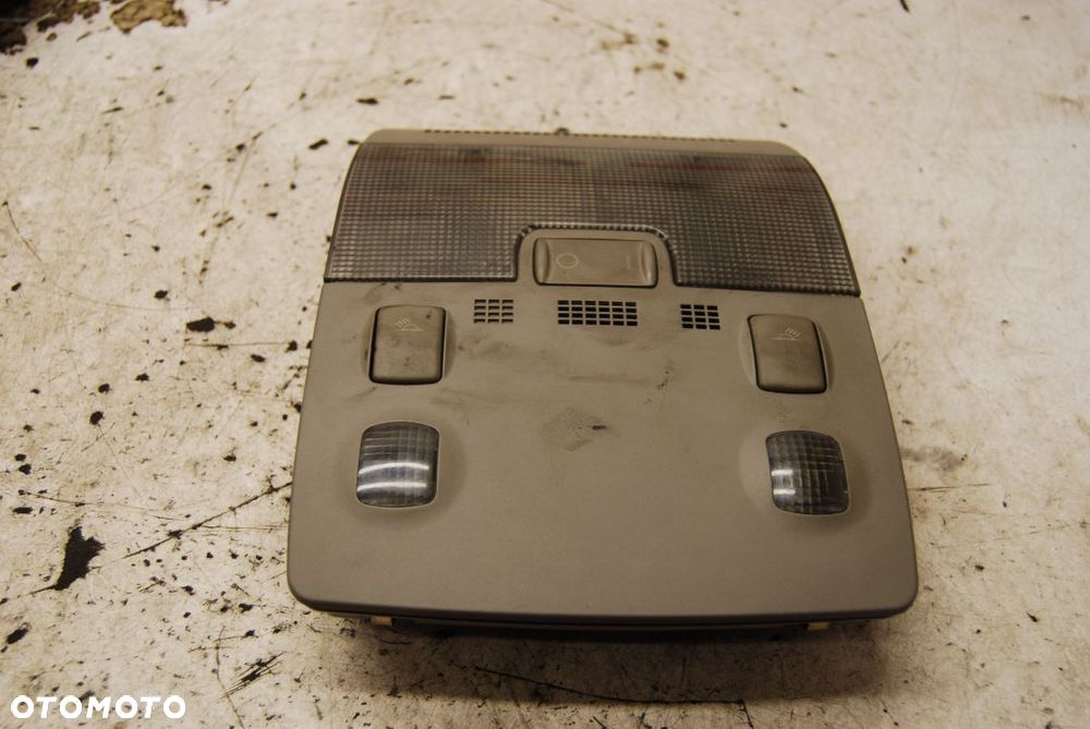 LAMPKA PODSUFITKI KABINY 8E0947135A 8E0947135E  AUDI A4 B6 B7 8E0947135 SEAT EXEO - 1