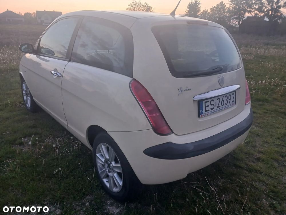 Lancia Ypsilon 1.2 8V Argento (5 os.) - 8