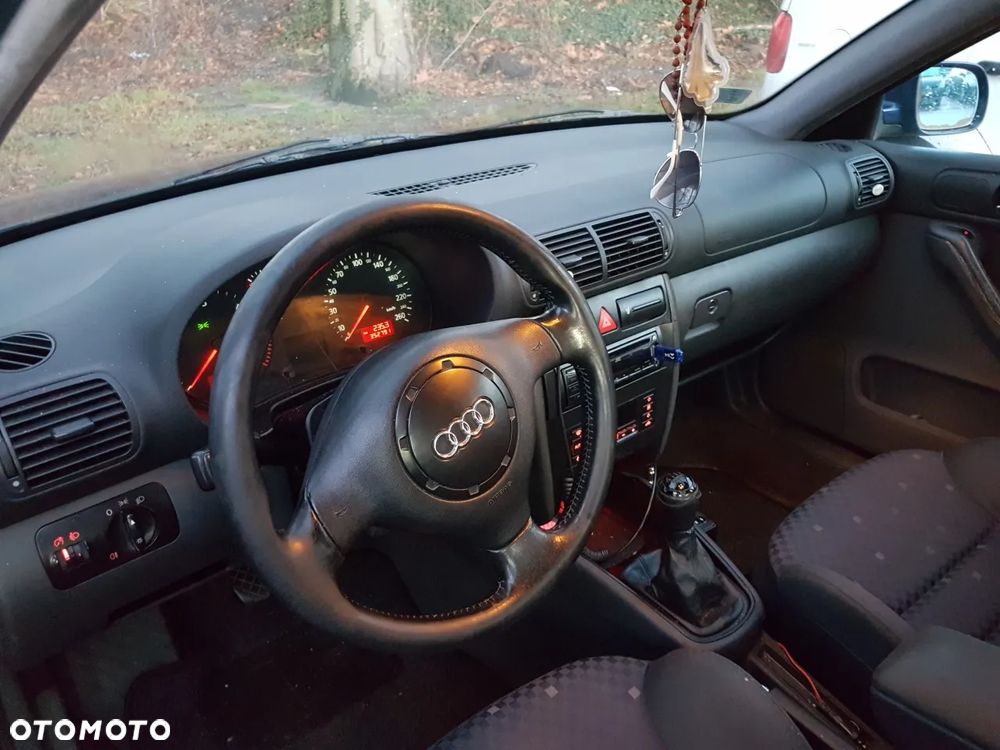 Audi A3 Sportback 1.9 TDI Ambiente - 4
