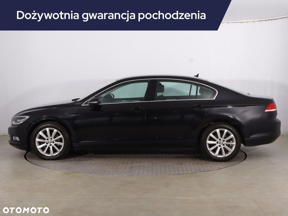 Volkswagen Passat - 4