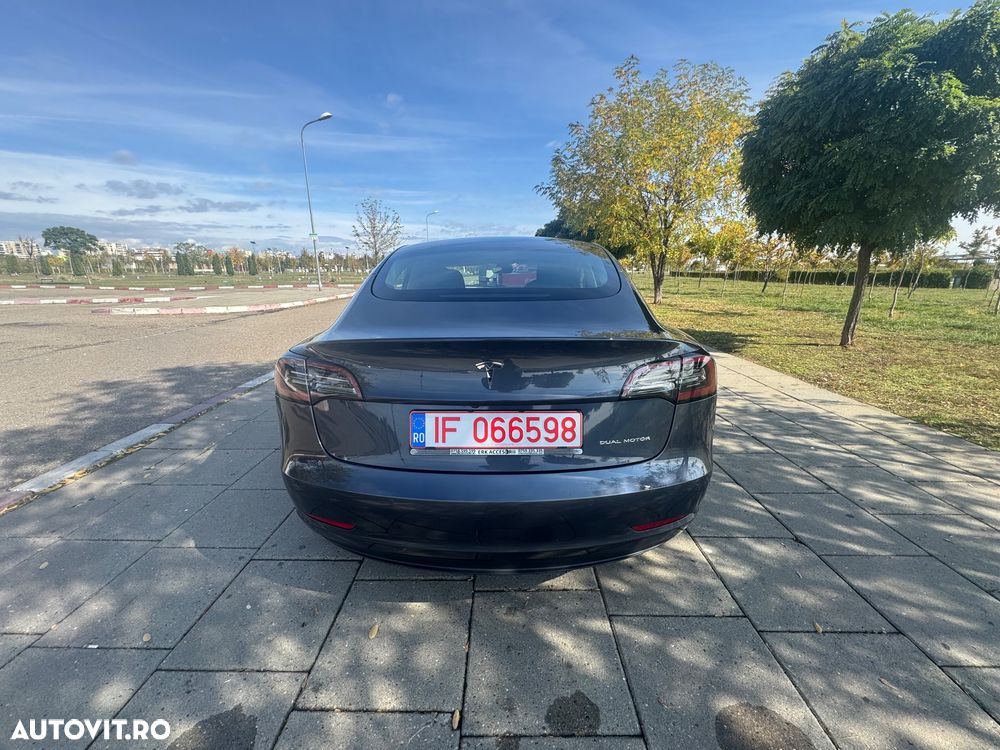 Tesla Model 3 Long Range - 3