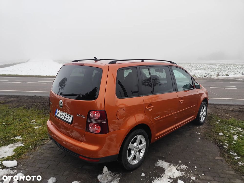 Volkswagen Touran 2.0 TDI Trendline DSG - 6