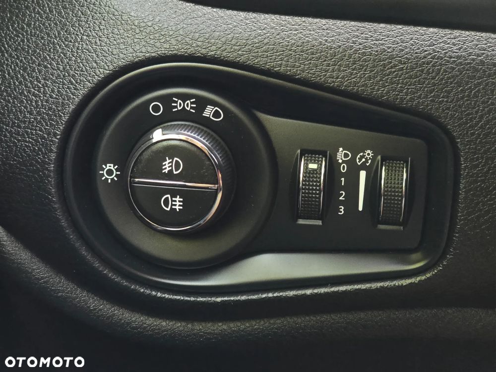 Jeep Renegade 1.3 T-GDI 4xe Automatik Limited - 33