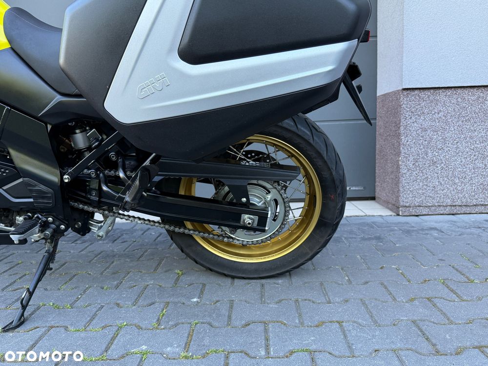 Suzuki V-STROM - 10
