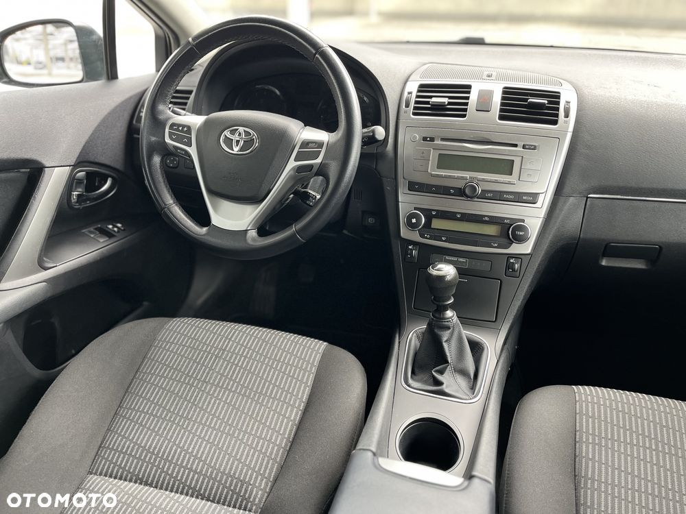 Toyota Avensis 1.6 Comfort - 25
