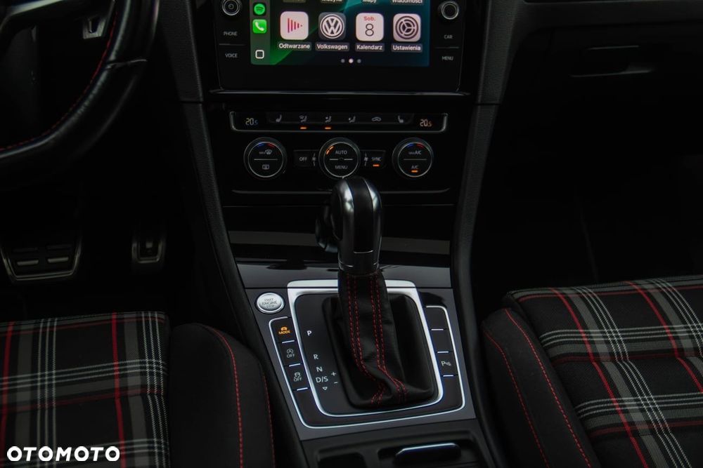 Volkswagen Golf - 16