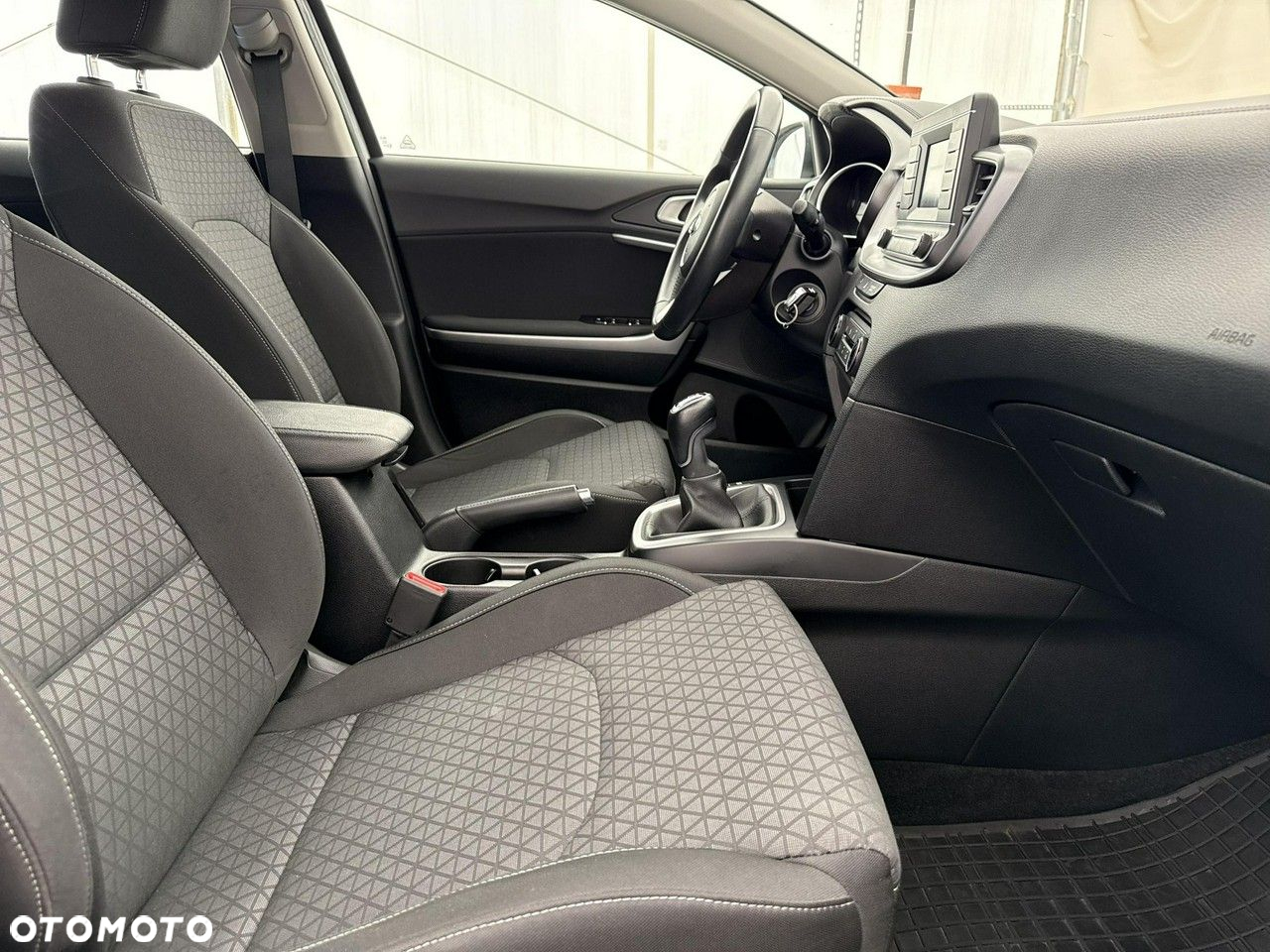 Kia Ceed - 21