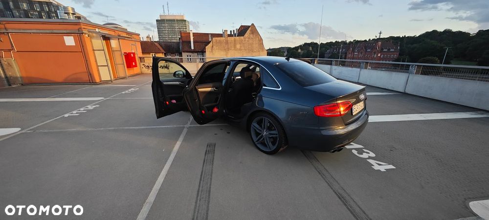 Audi A4 Limousine - 14