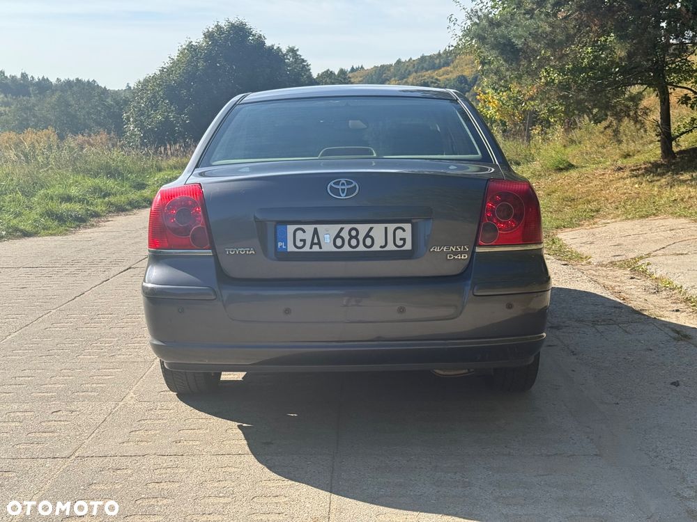 Toyota Avensis - 4
