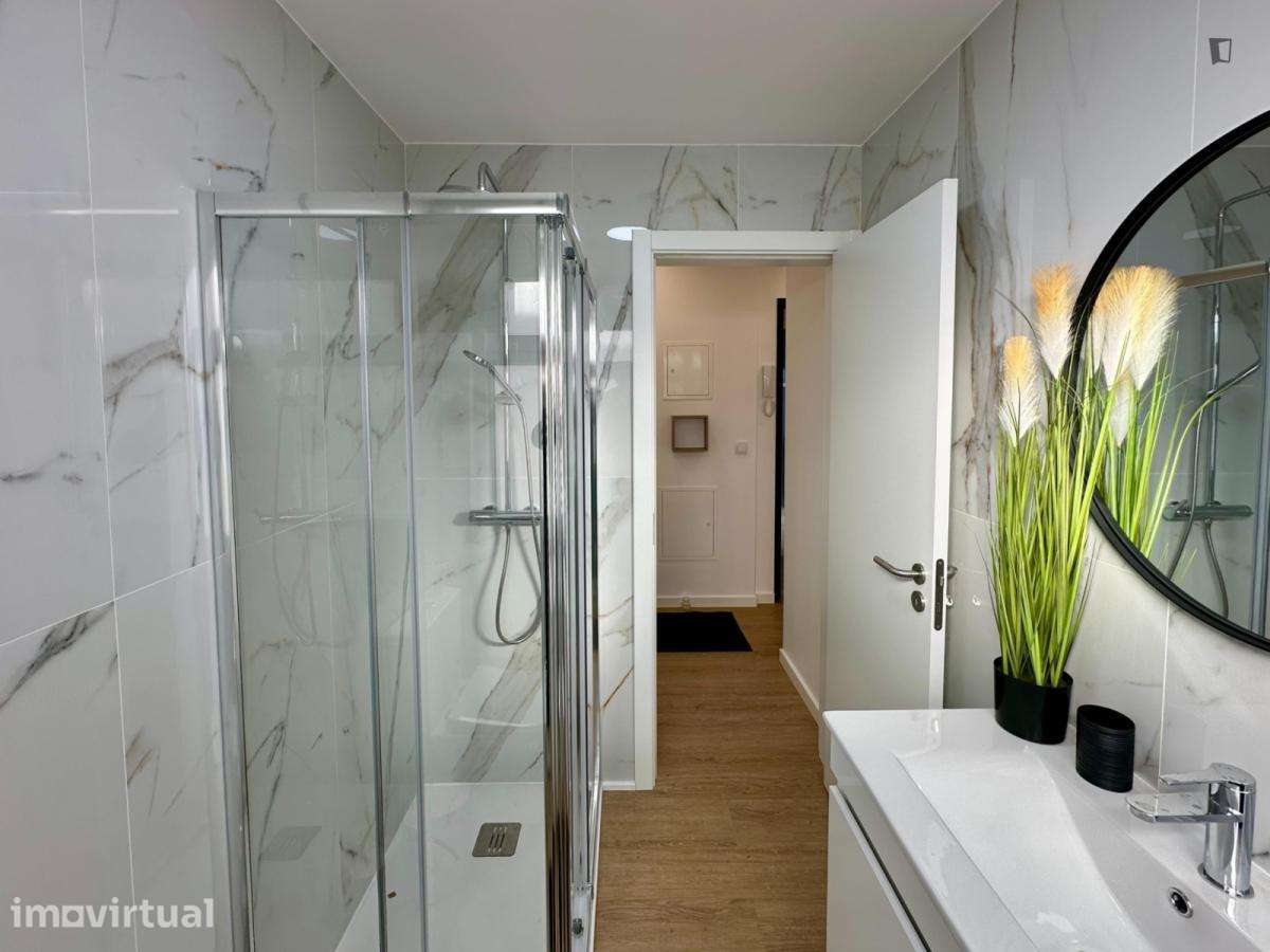 Quarto - localizado em Almada Lisbon - Grande imagem: 3/12