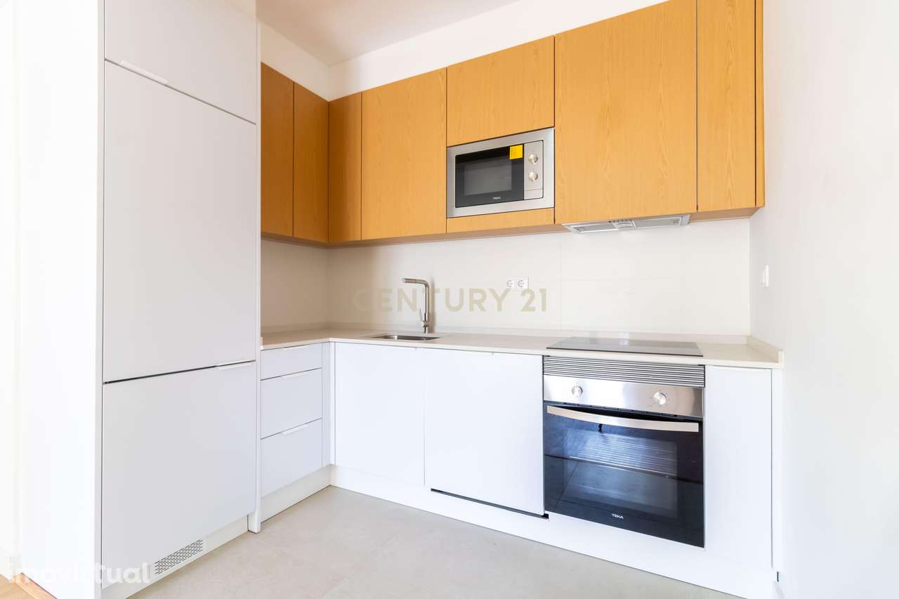 T2 Remodelado a Estrear com pequeno Terraço e Excelente Localização - Grande imagem: 3/14