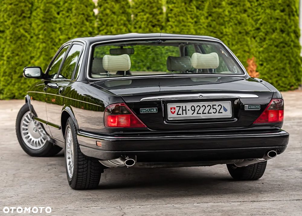 Jaguar XJ - 16