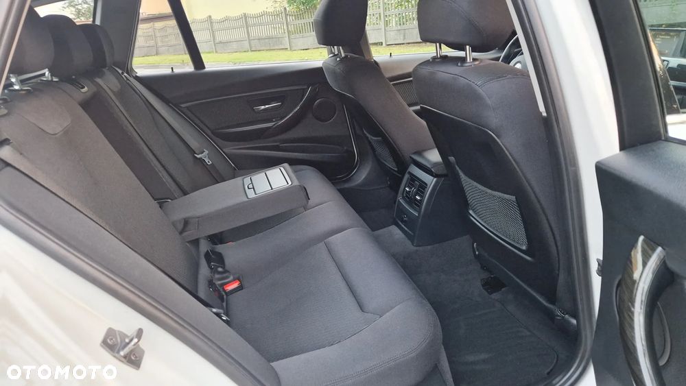 BMW Seria 3 320d Touring xDrive Sport-Aut Luxury Line - 12