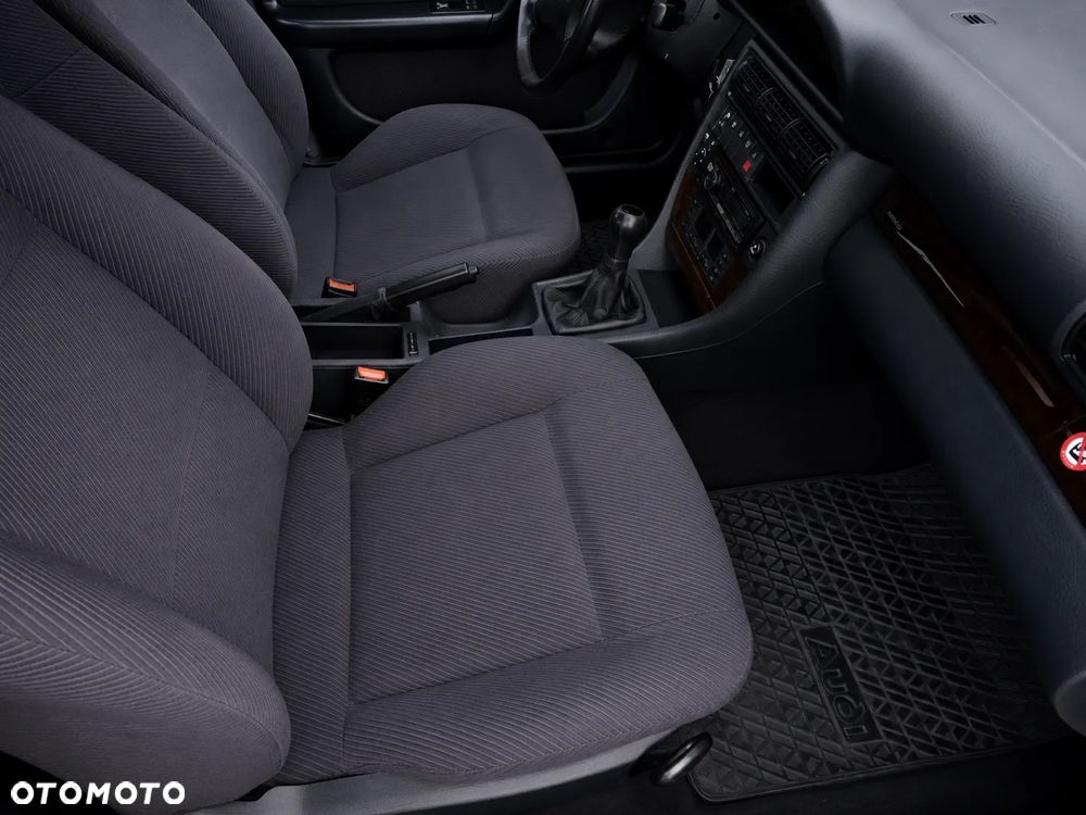 Audi 100 2.6 E - 21