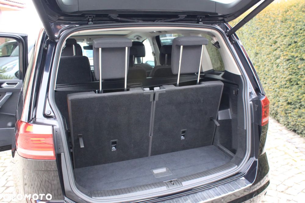 Volkswagen Touran - 14