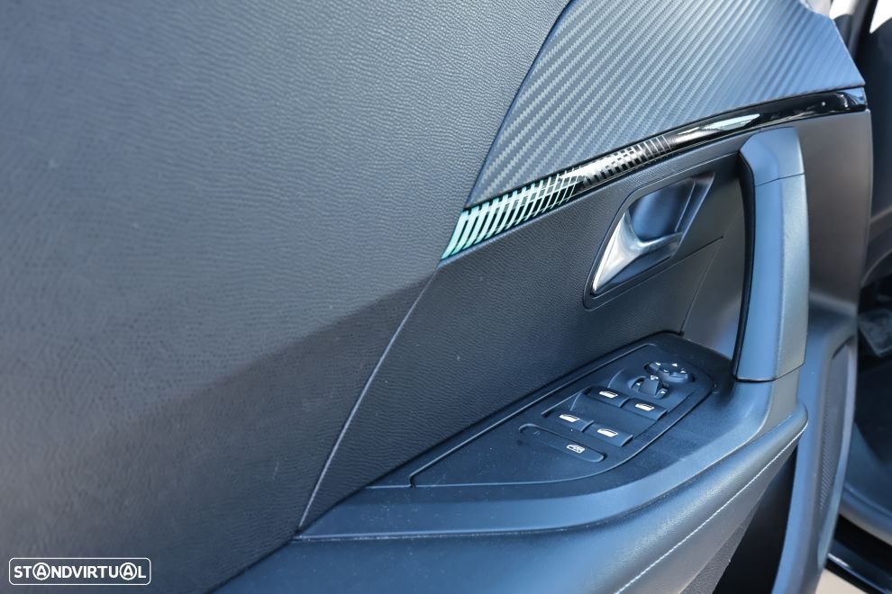 Peugeot 2008 1.2 PureTech Allure Pack EAT8 - 18