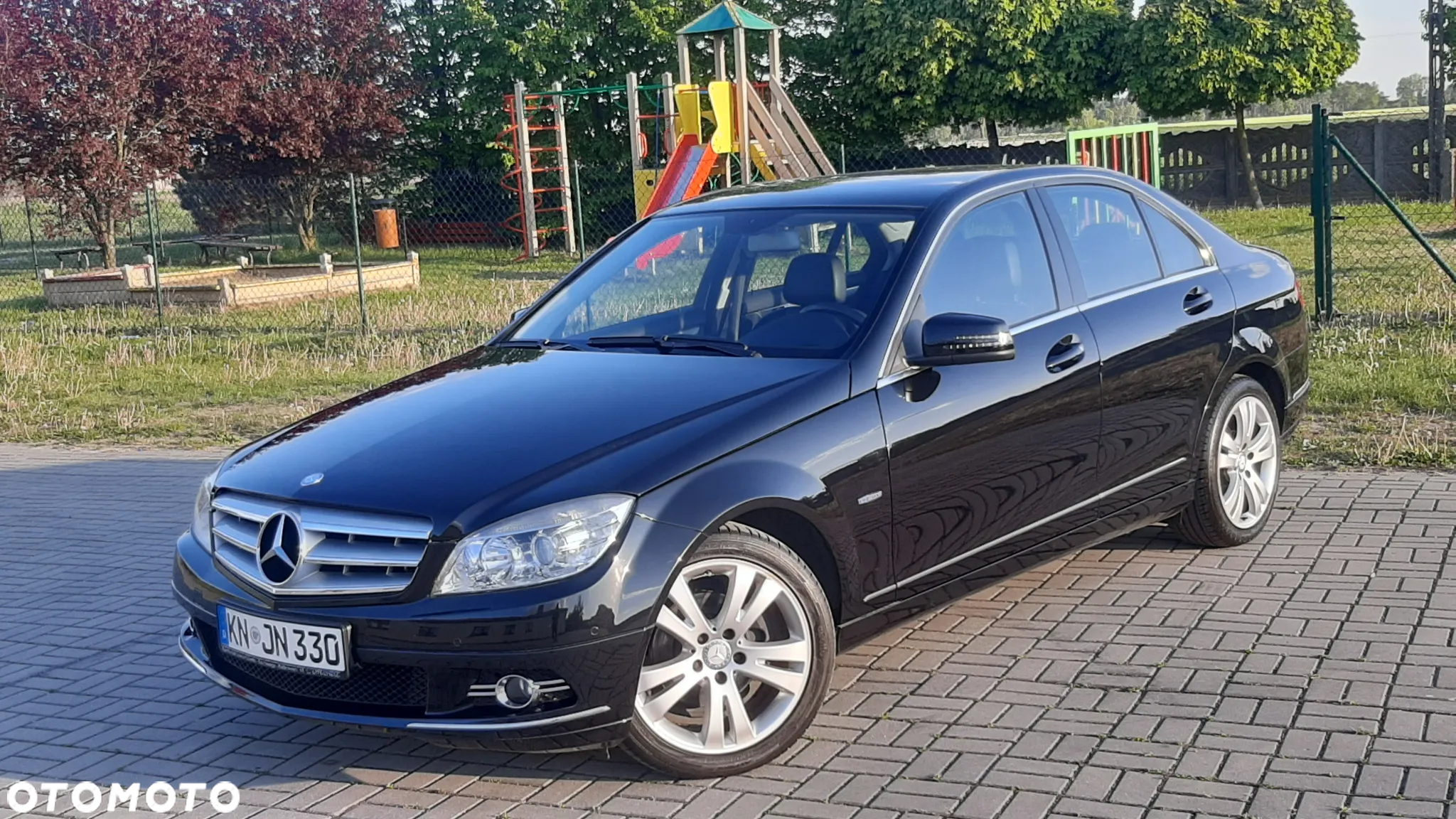 Mercedes-Benz Klasa C 180 CGI BlueEff Avantgarde - 2
