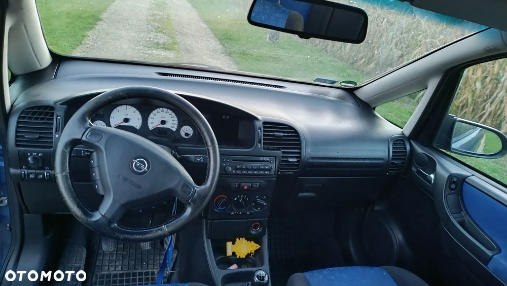 Opel Zafira - 10