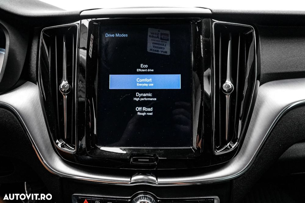 Volvo XC 60 B4 MHEV AT8 AWD Momentum Pro - 21