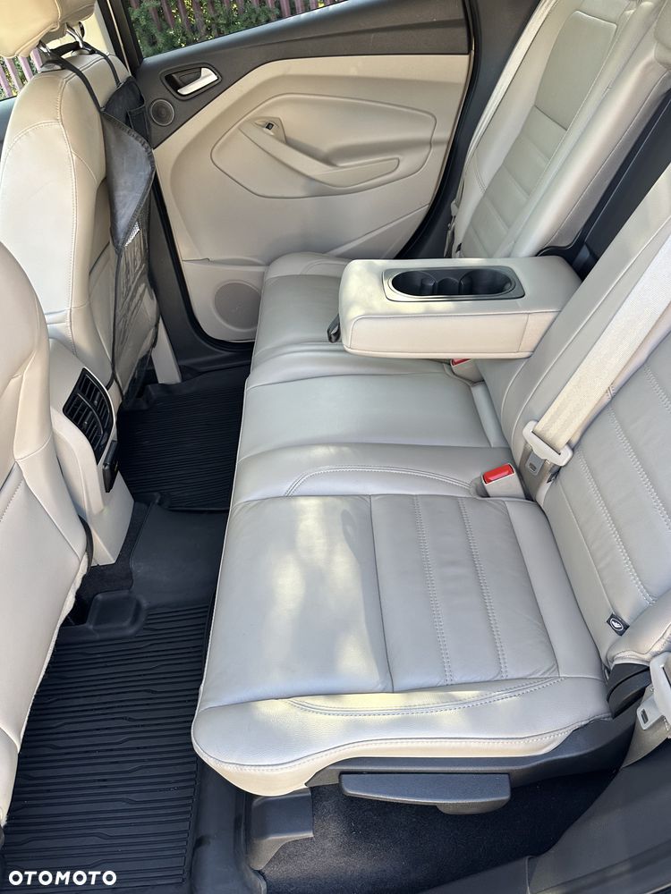 Ford Escape ver-2-0-ecoboost-awd-titanium - 16