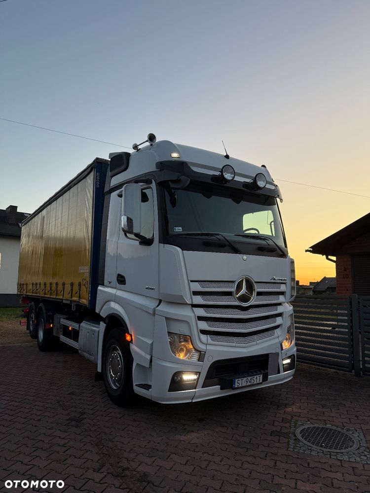 Mercedes-Benz ACTROS MP4 - 18