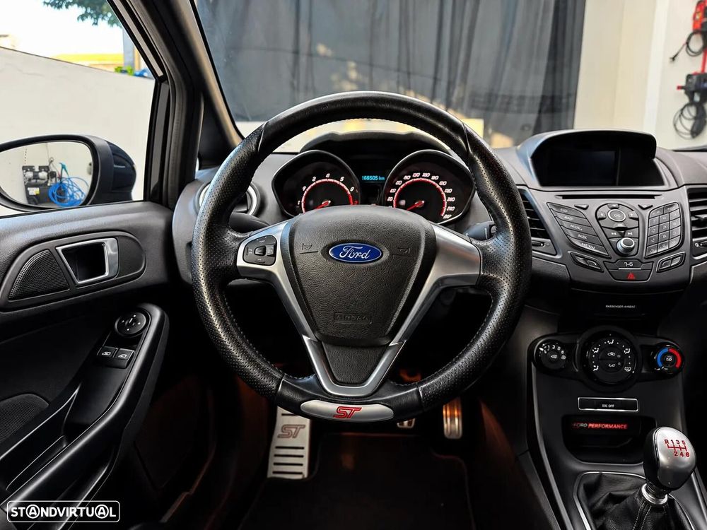 Ford Fiesta 1.6 EcoBoost ST - 22