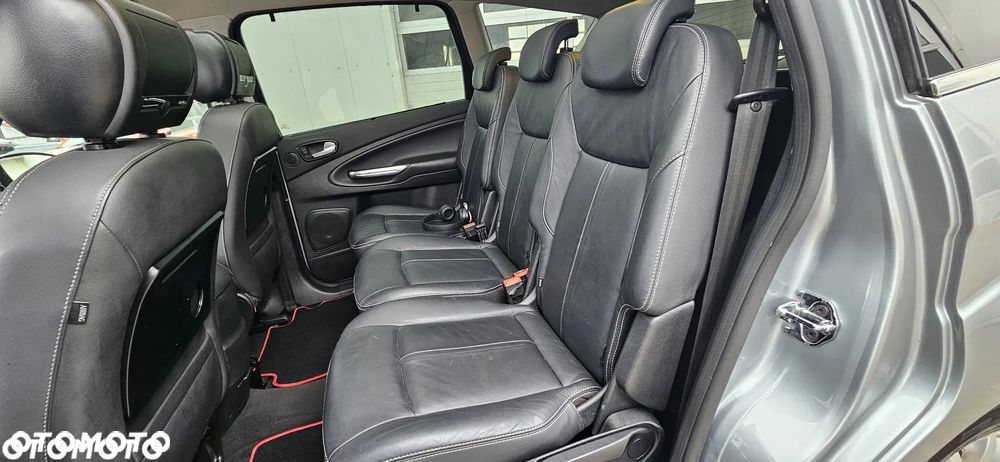 Ford S-Max - 12
