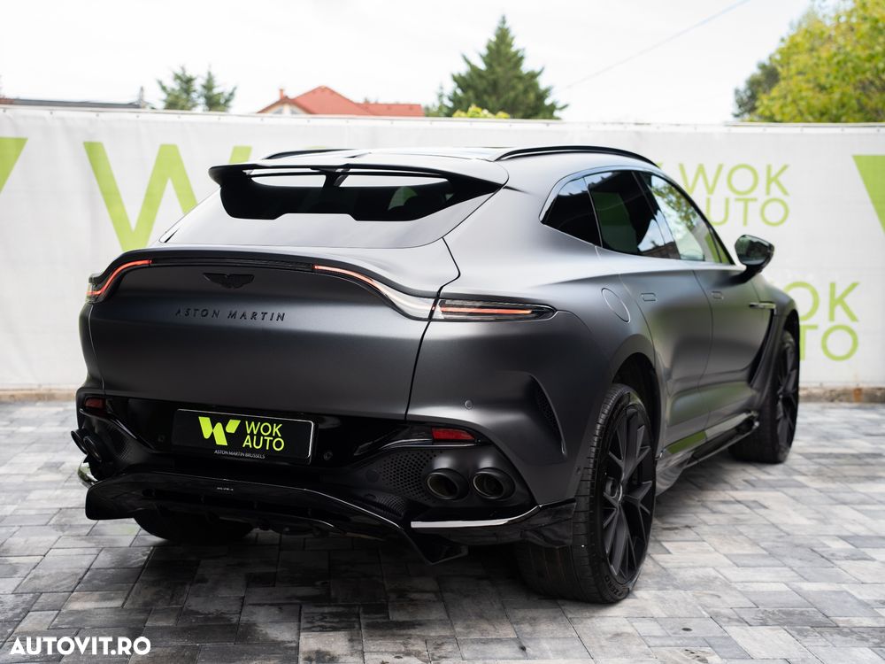 Aston Martin DBX - 11