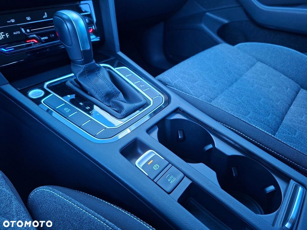 Volkswagen Passat - 22