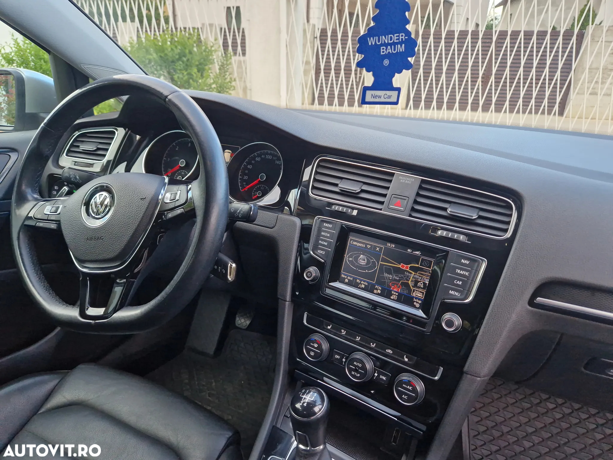 Volkswagen Golf 1.6 TDI DPF BlueMotion Technology Highline - 9