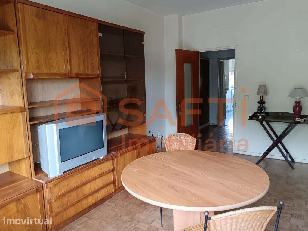Apartamento T3 com varandas em zona verde em Queluz - Grande imagem: 2/20