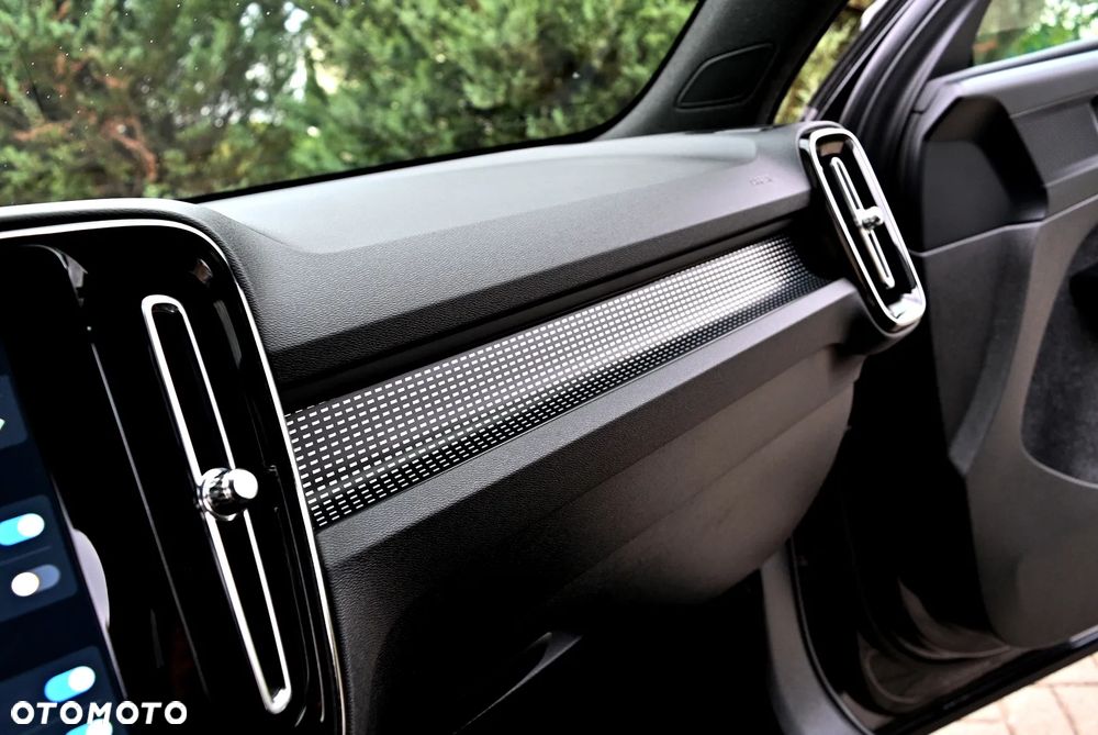 Volvo XC 40 B3 B DKG Ultra Black Edition - 36