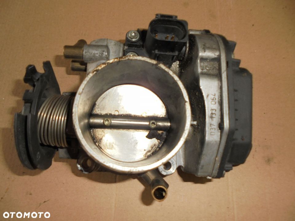 PRZEPUSTNICA VW AUDI SKODA SEAT 037133064D - 4