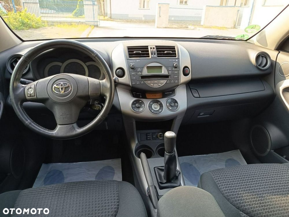 Toyota RAV4 - 6
