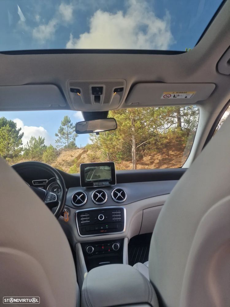 Mercedes-Benz GLA 220 d Urban - 16