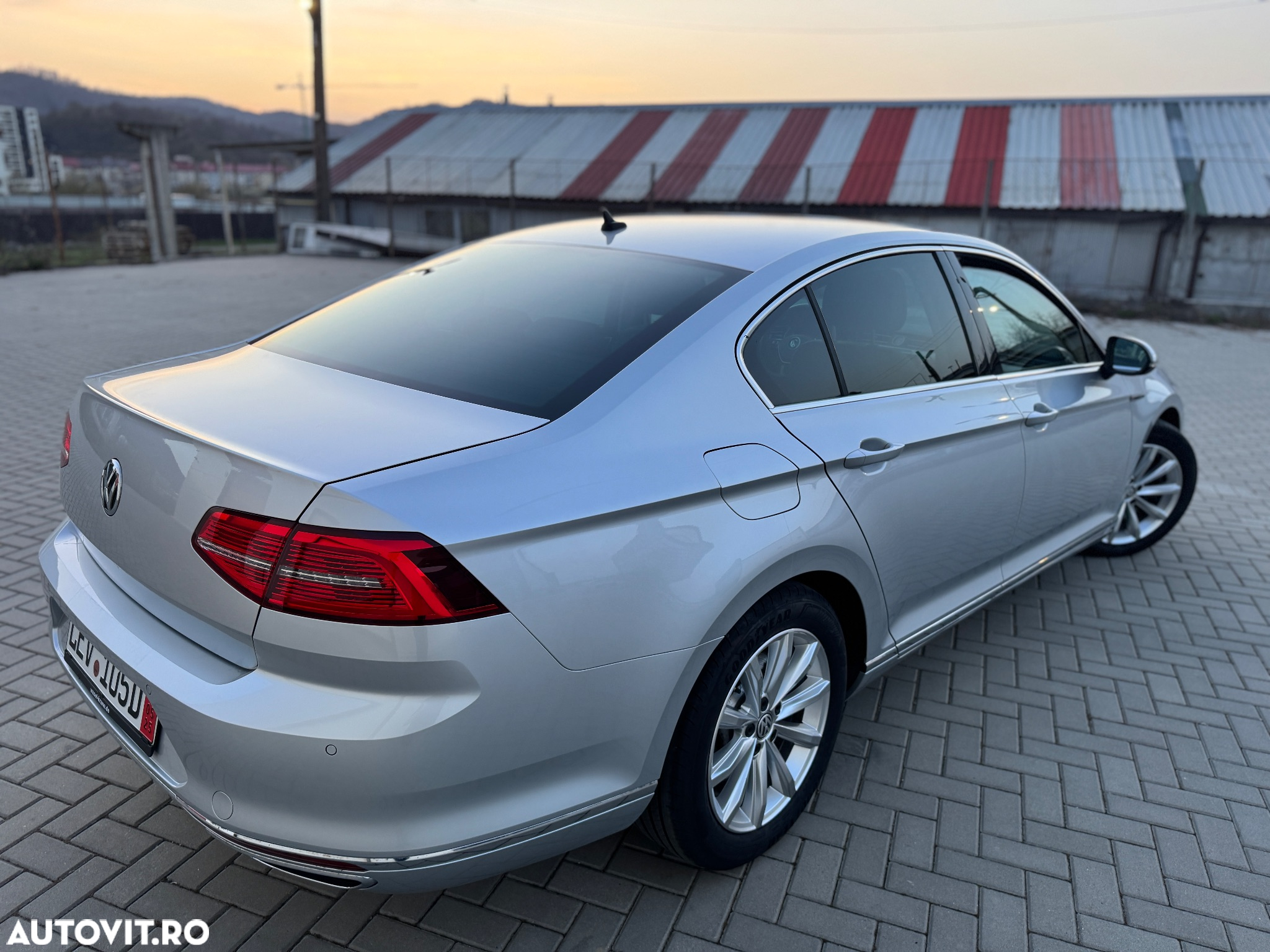 Volkswagen Passat 2.0 TDI SCR (BlueMotion Tech) 4Motion D Highline - 3