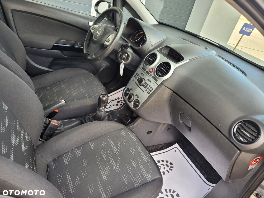 Opel Corsa 1.2 16V Cosmo - 17