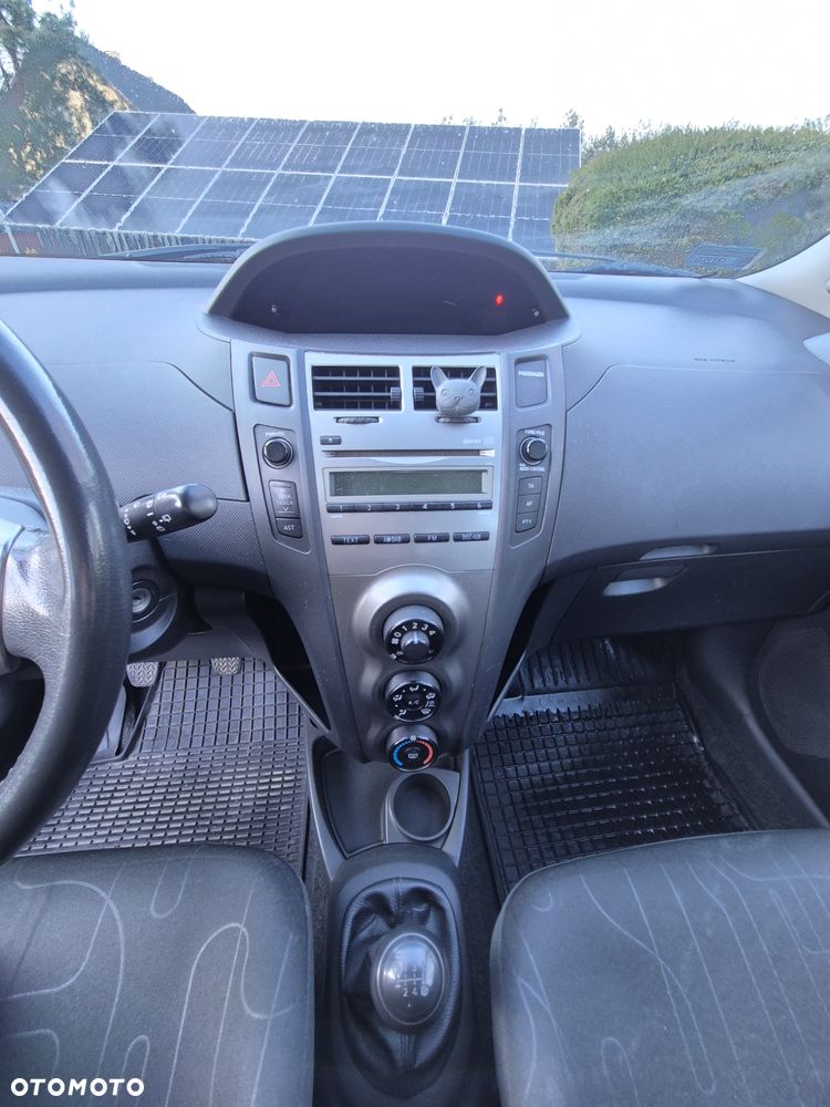 Toyota Yaris - 22